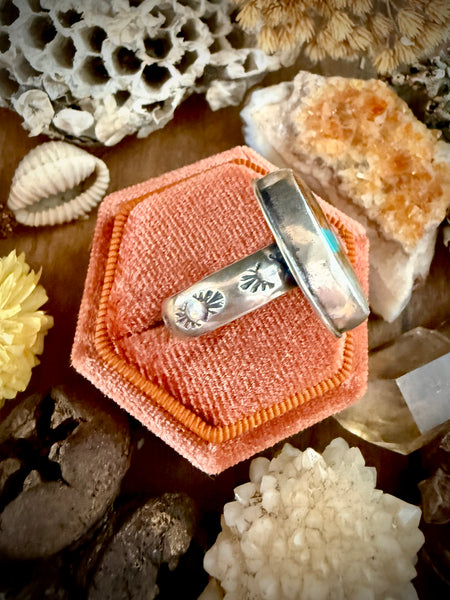 Royston Ribbon Ring size 8