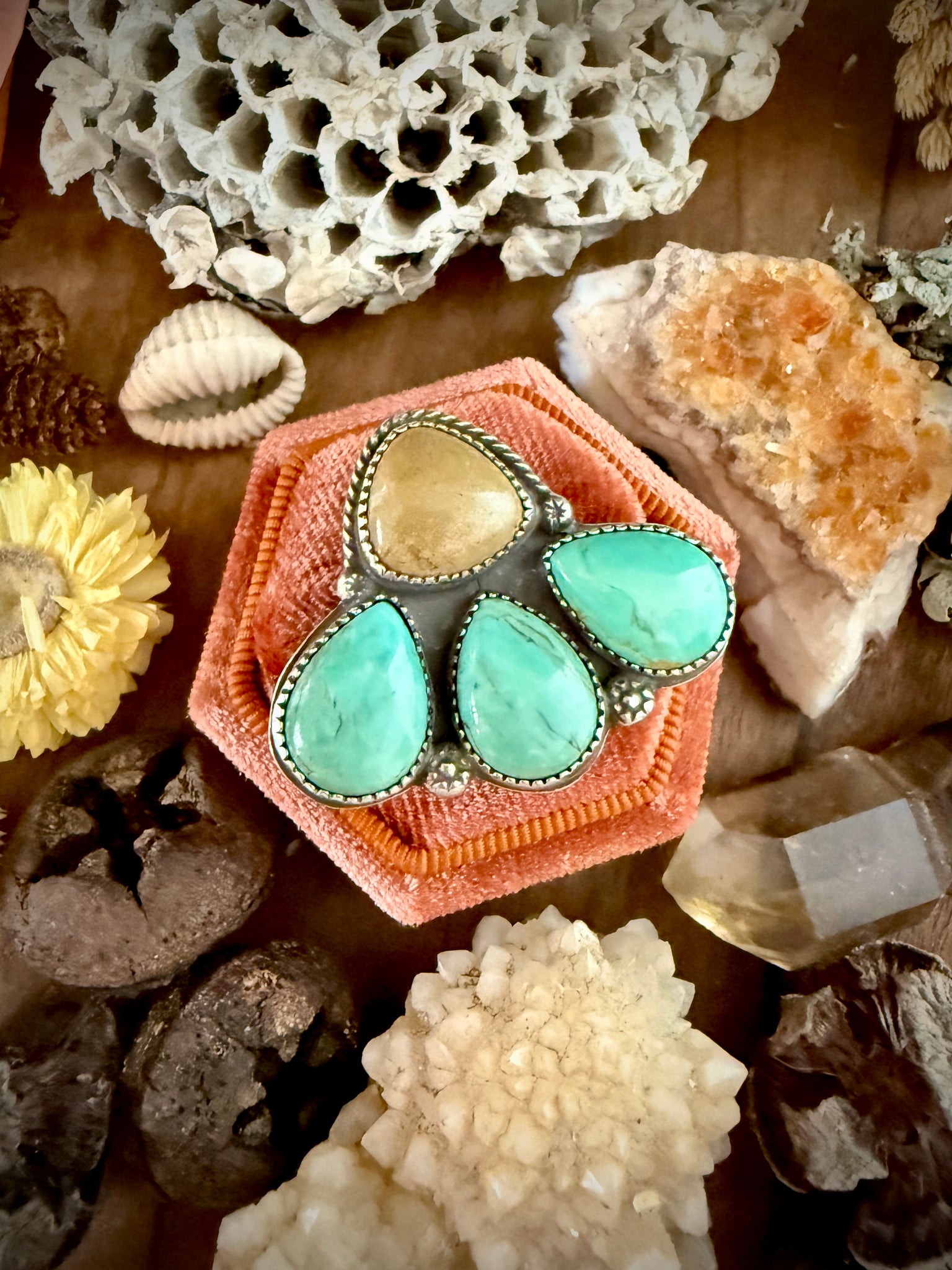 Kingman Daisy Ring- Adjustable style band