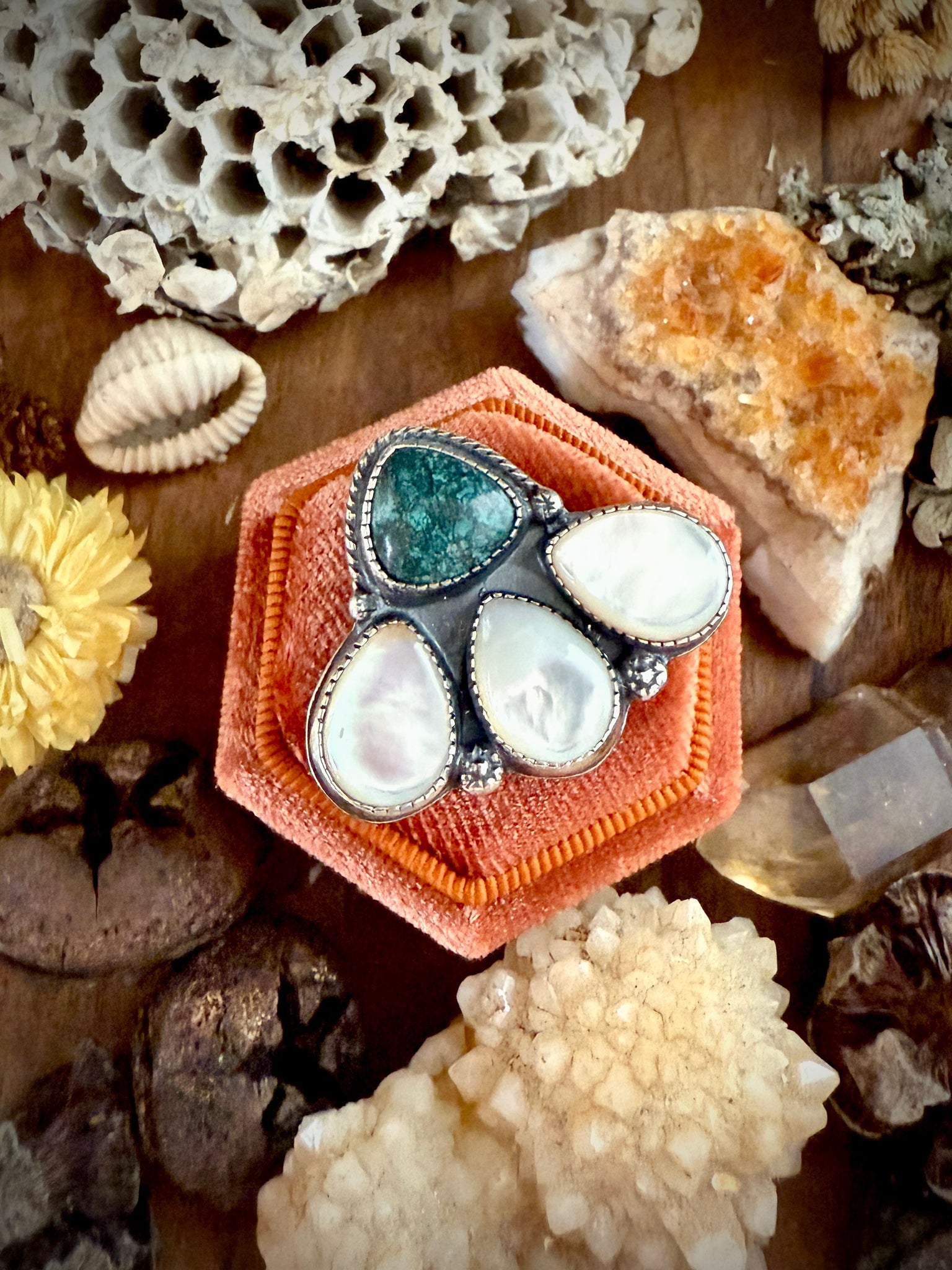 Mother of Pearl Daisy Ring sz 7.5