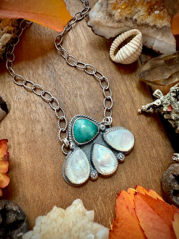 Mother of Pearl Daisy Necklace